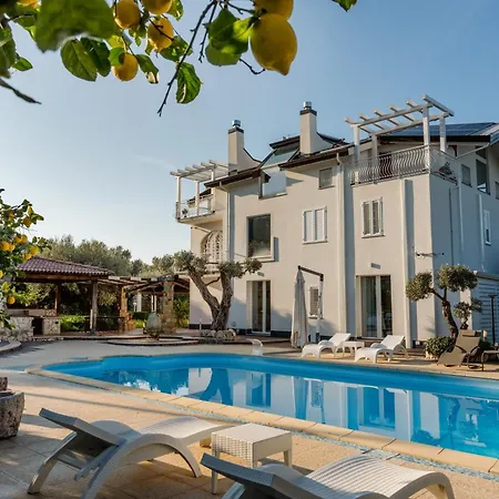 Villa Chiara - Homy Sicily 4 Apartment With Pool And Spa * أكيدولتشي